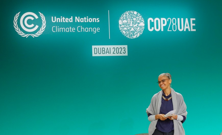 COP28 termina com aprovação de texto sobre transição de combustíveis fósseis