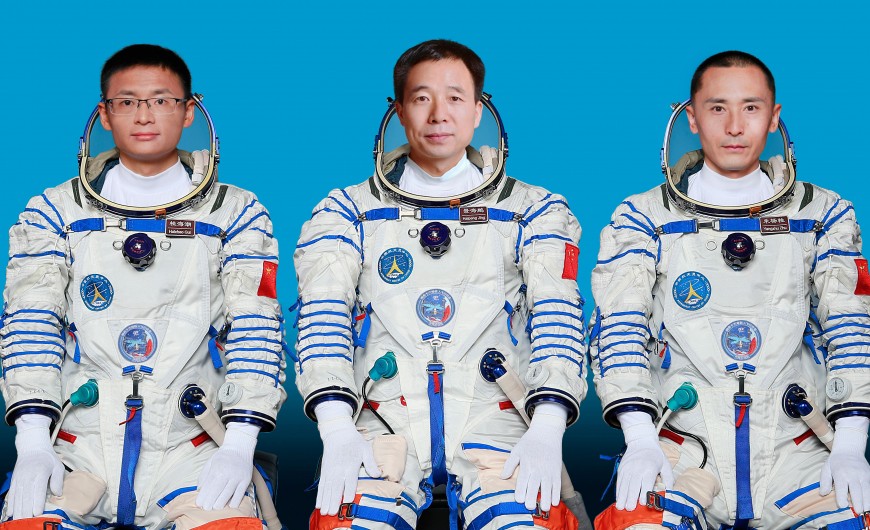 China lança seu primeiro civil ao espaço