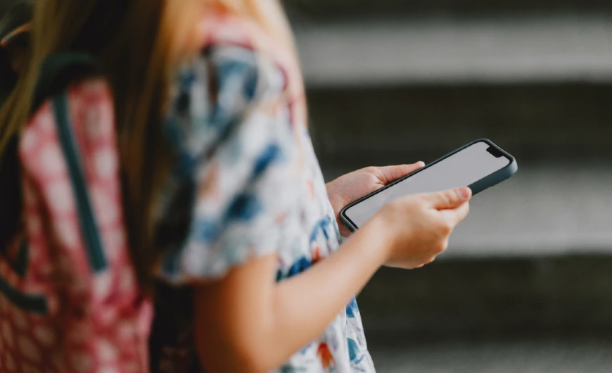 Imagem Aprovada proibição de celular nas escolas de SP