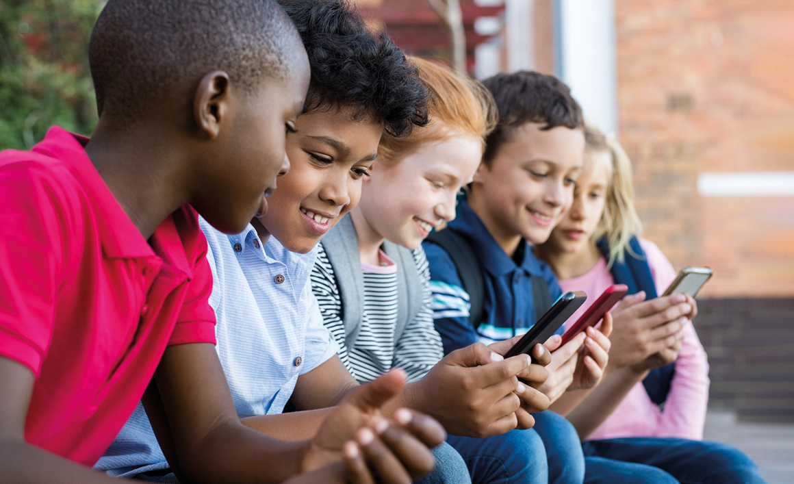 Crescem restrições do uso de celulares nas escolas