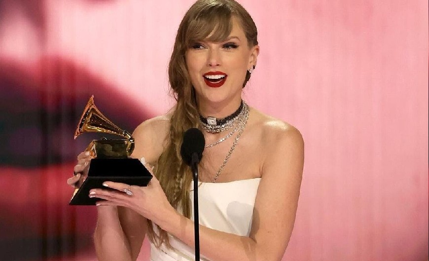 Taylor Swift bate recorde e vence quarto Grammy Awards