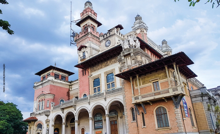 Palácio das Indústrias completa 100 anos