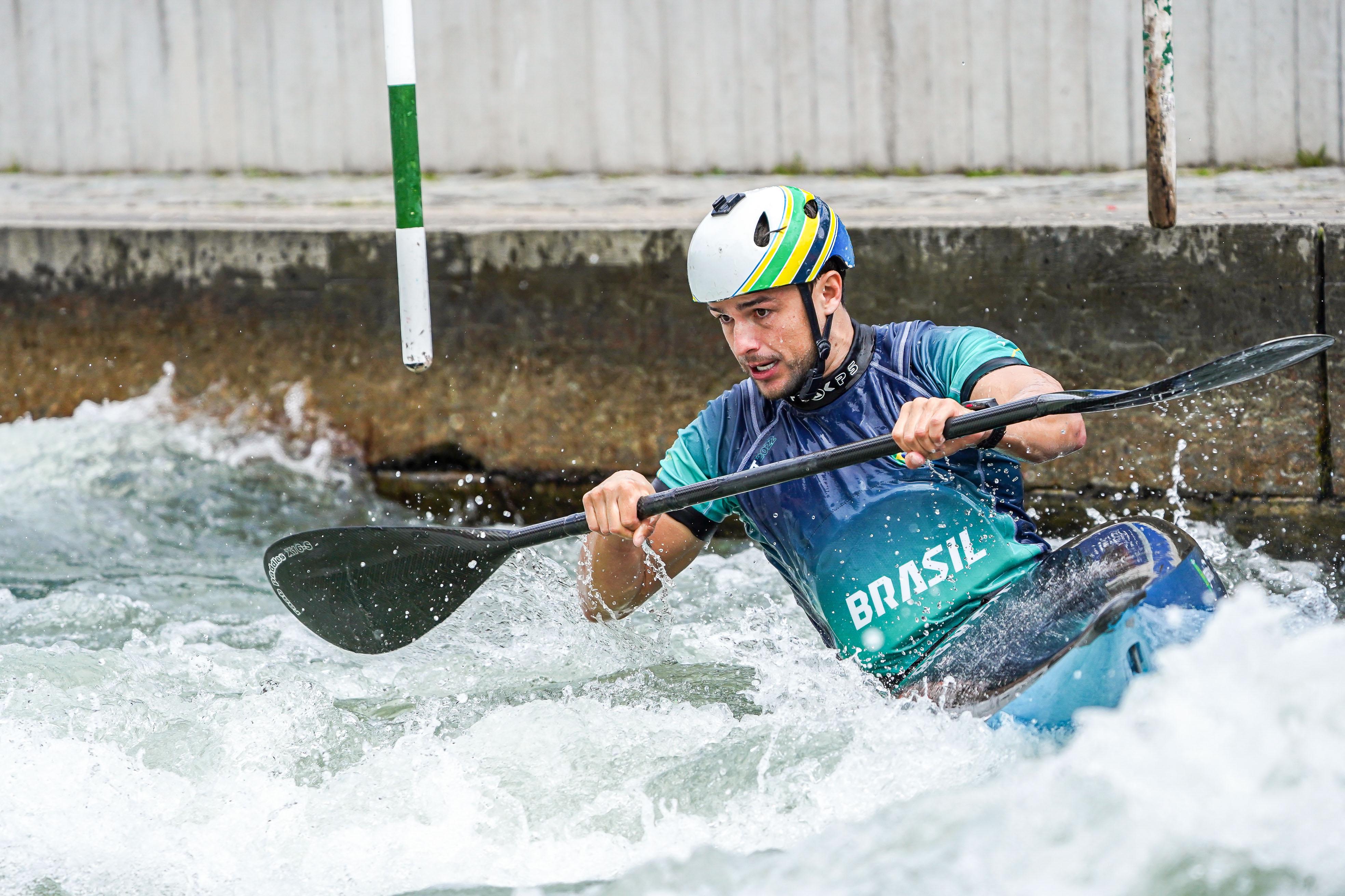 Imagem Pepê representa o Brasil na canoagem cross