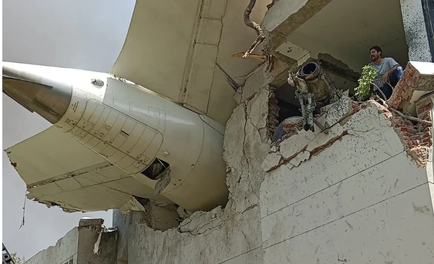 Imagem Avião cai na Índia com 242 a bordo
