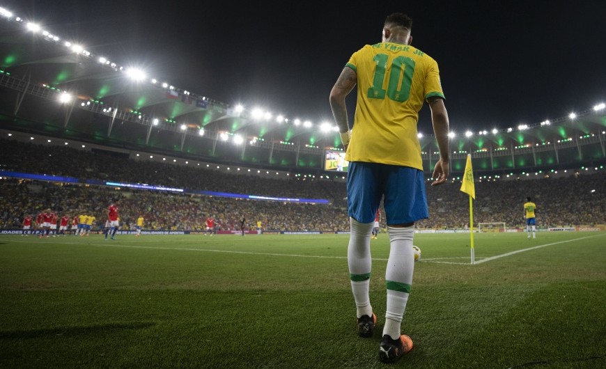 Neymar sofre lesão e deve ficar fora do futebol por, pelo menos, seis meses