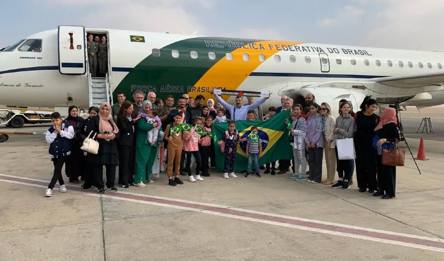 Brasileiros que estavam em Gaza voltam ao país