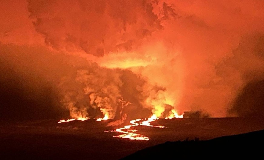 Vulcão entra em erupção na Islândia e terremoto causa mortes na China