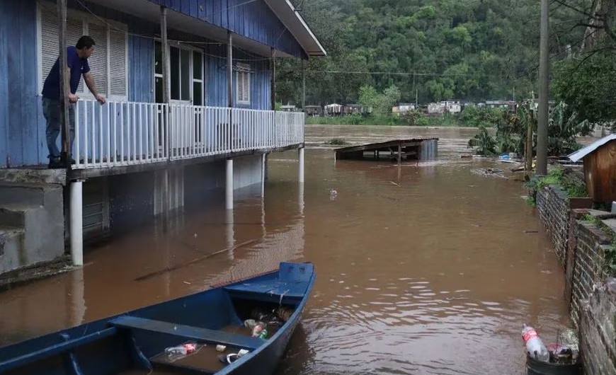 Ciclone extratropical provoca destruição no Sul do Brasil