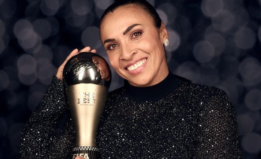 Marta recebe homenagem e dá nome a prêmio da Fifa