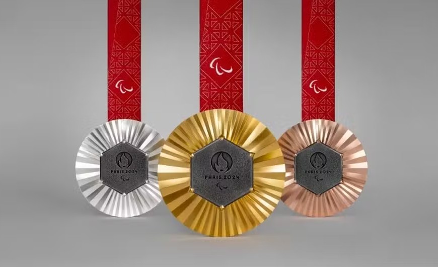 Medalhas dos Jogos Olímpicos são feitas com fragmentos da torre Eiffel
