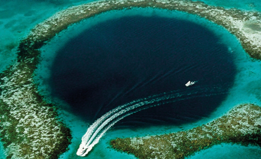Descoberto buraco azul mais profundo do mundo