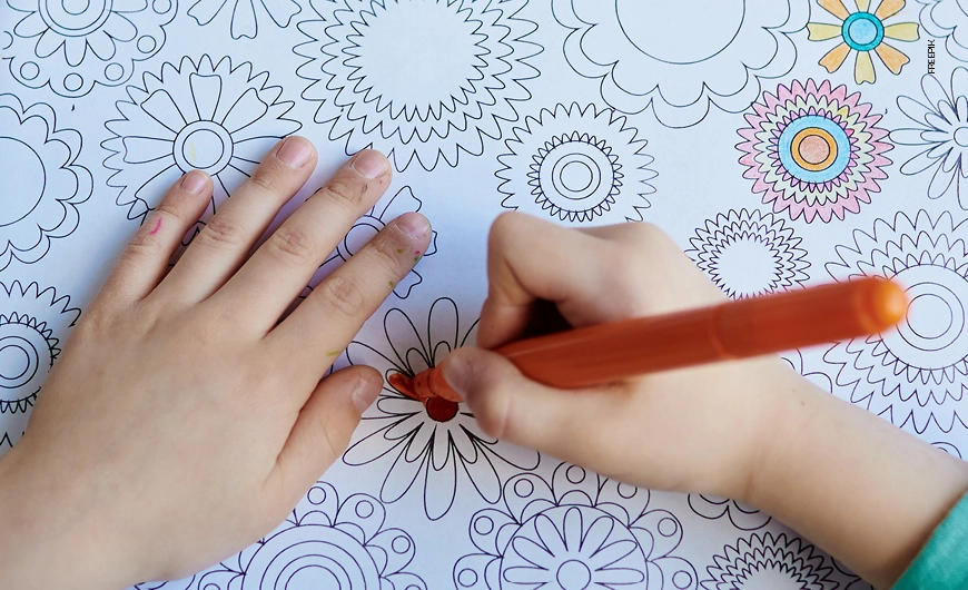 Imagem Papel e caneta na mão: diversão garantida