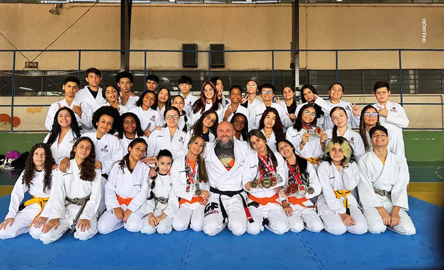 Teatro e jiu-jítsu contra o desrespeito na escola